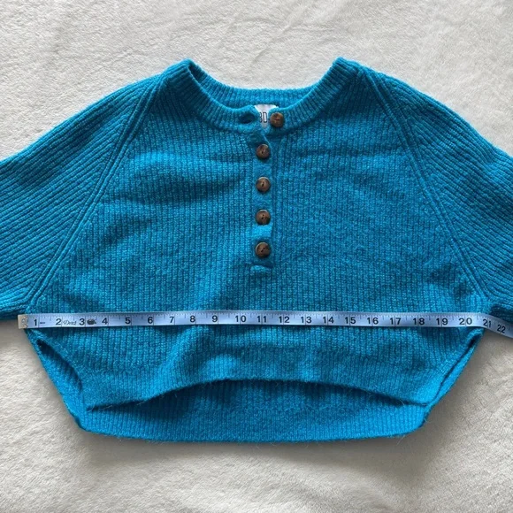 BDG Blue Cropped Sweater - Picture 7 of 7